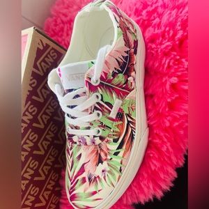 Vans/ paradise floral/Doheny Platform: 6.5 USA